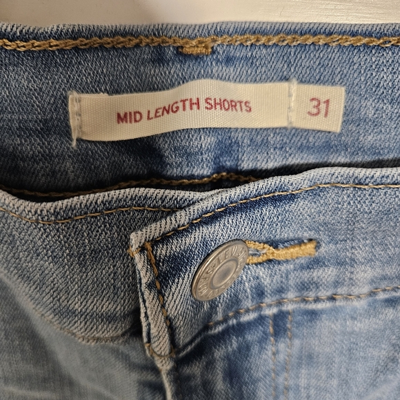 Levi Mid Rise Shorts - Picture 3 of 4